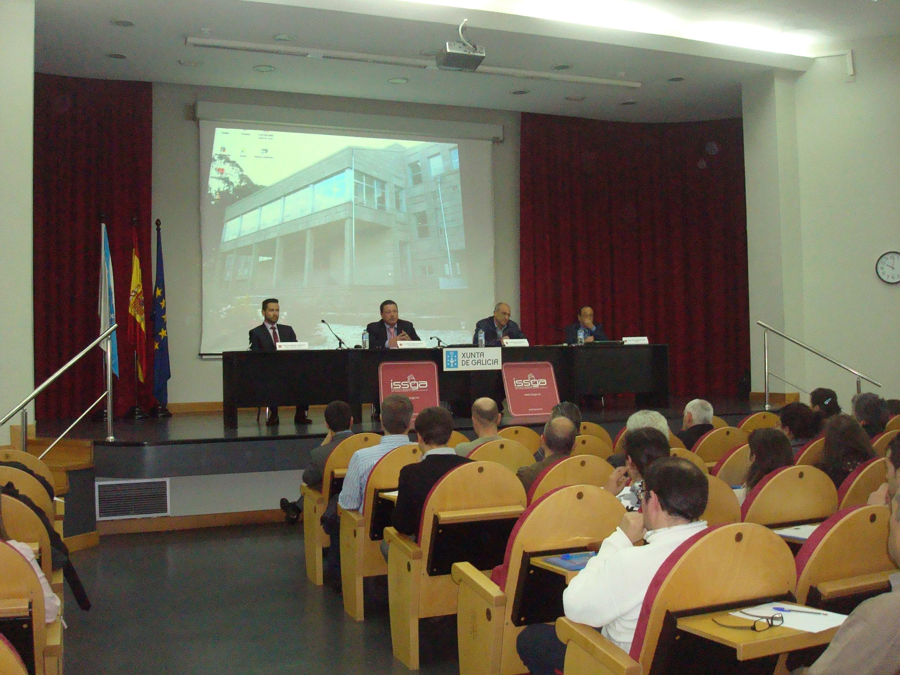 O ISSGA fomenta a seguridade no uso de plataformas elevadoras móbiles de persoas nunha xornada en Pontevedra