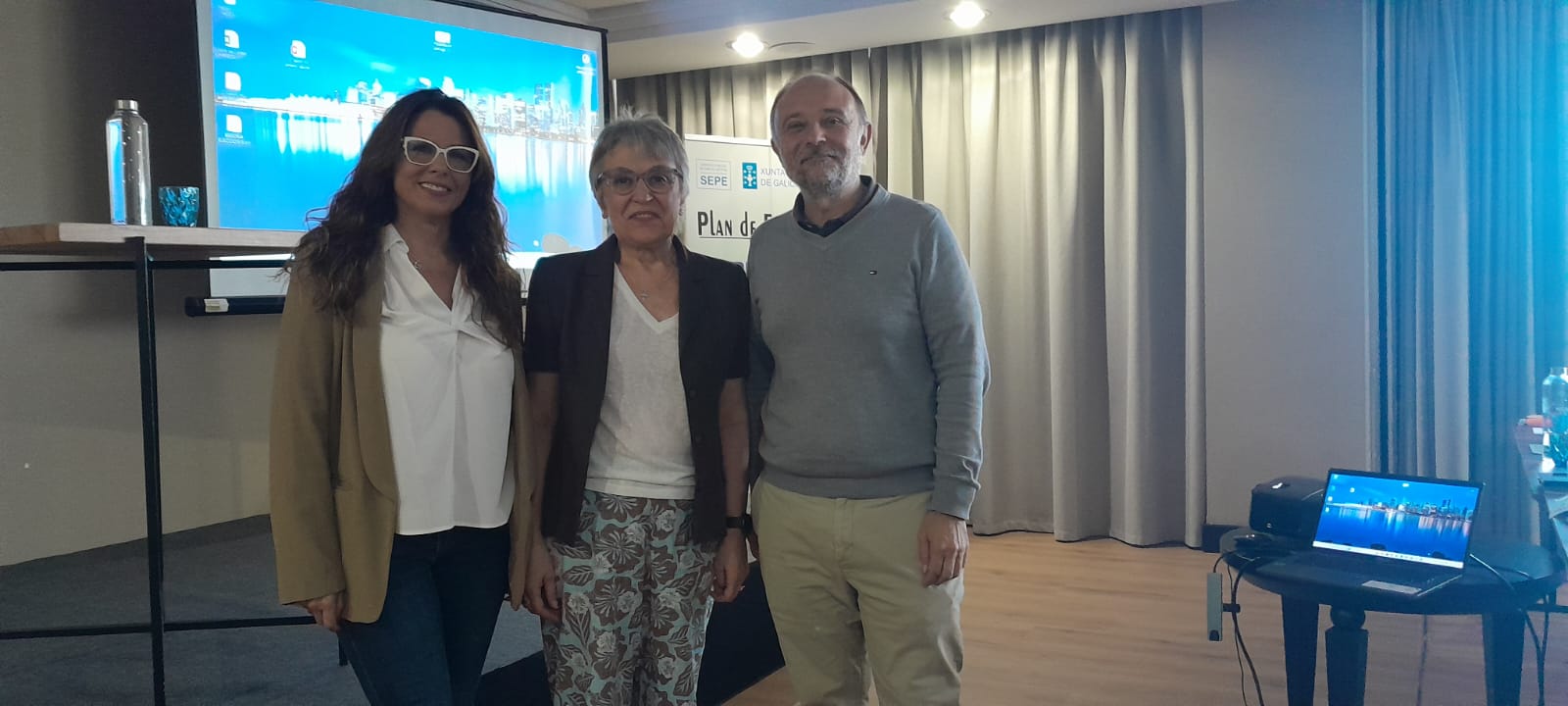  Lucía Ferrón Vidán, xefa da Sección de Hixiene Industrial do Issga acompañada do resto de participantes da xornada