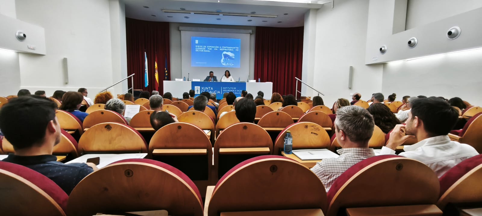 Salón de actos do centro Issga de Rande cheo durante a xornada sobre contaminantes químico no sector naval