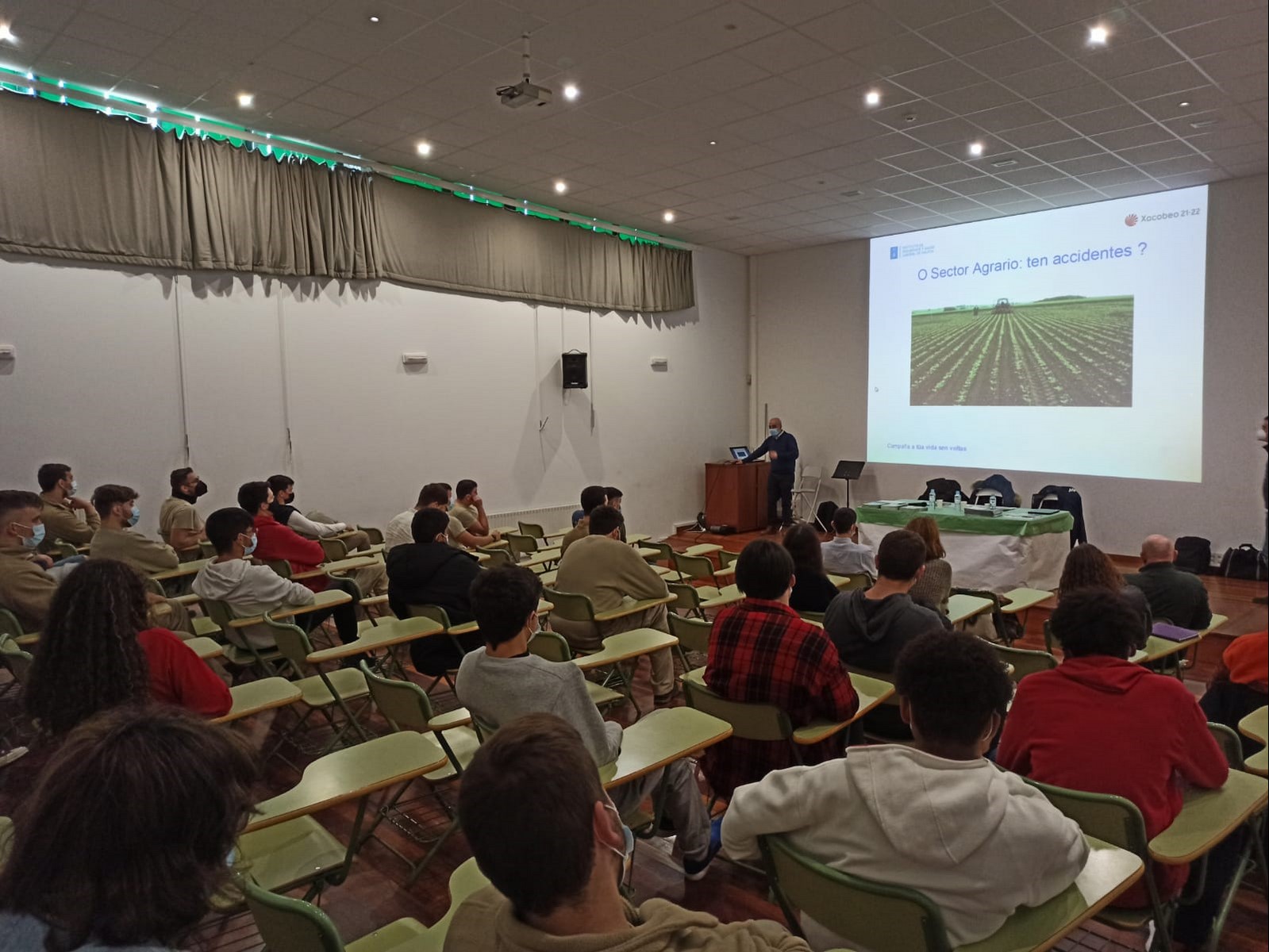A Xunta leva ao IES Alonso Ríos de Tomiño a campaña formativa sobre o uso seguro do tractor